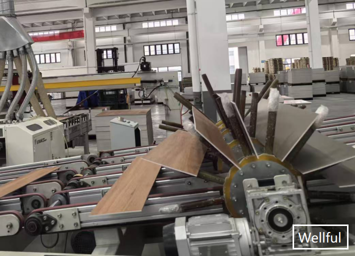 Pavimento in doghe SPC 183mmX1220mm 4.0mm--5.0mm con trattamento superficiale con rivestimento UV