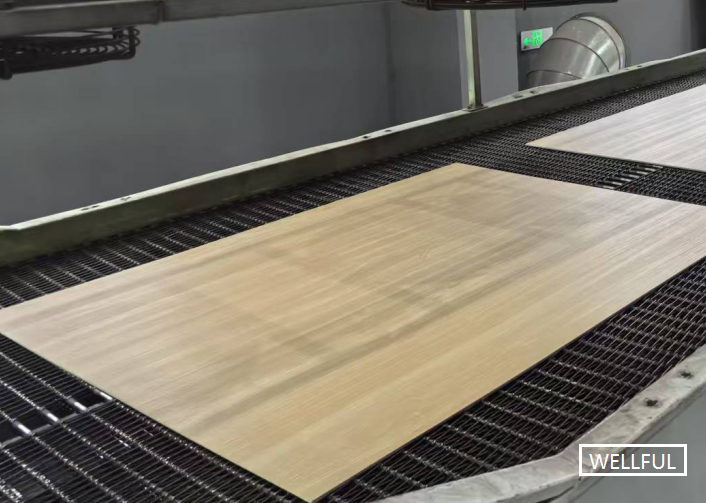 Pavimento SPC effetto legno con trattamento di raffreddamento ad acqua e strato di usura/strato di stampa/strato di base